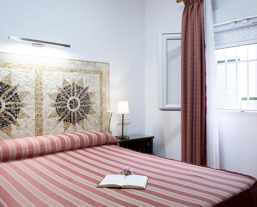 Habitación Doble con vistas al patio - Hostal Alhambra Habitación Doble con vistas al patio - Hostal Alhambra