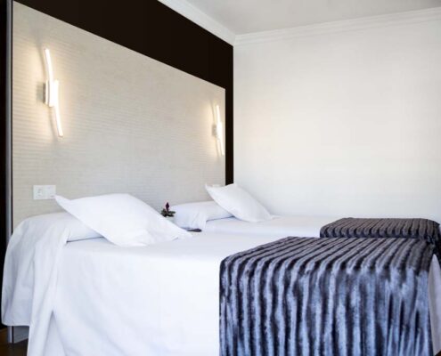 Superior Double Room with balcony - Hostal Alhambra Superior Double Room with balcony - Hostal Alhambra